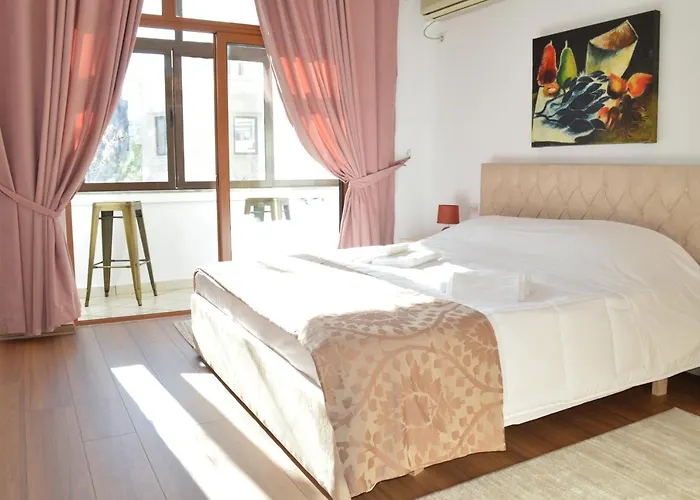 Rh Center Apartment *