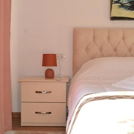 Rh Center Apartment *